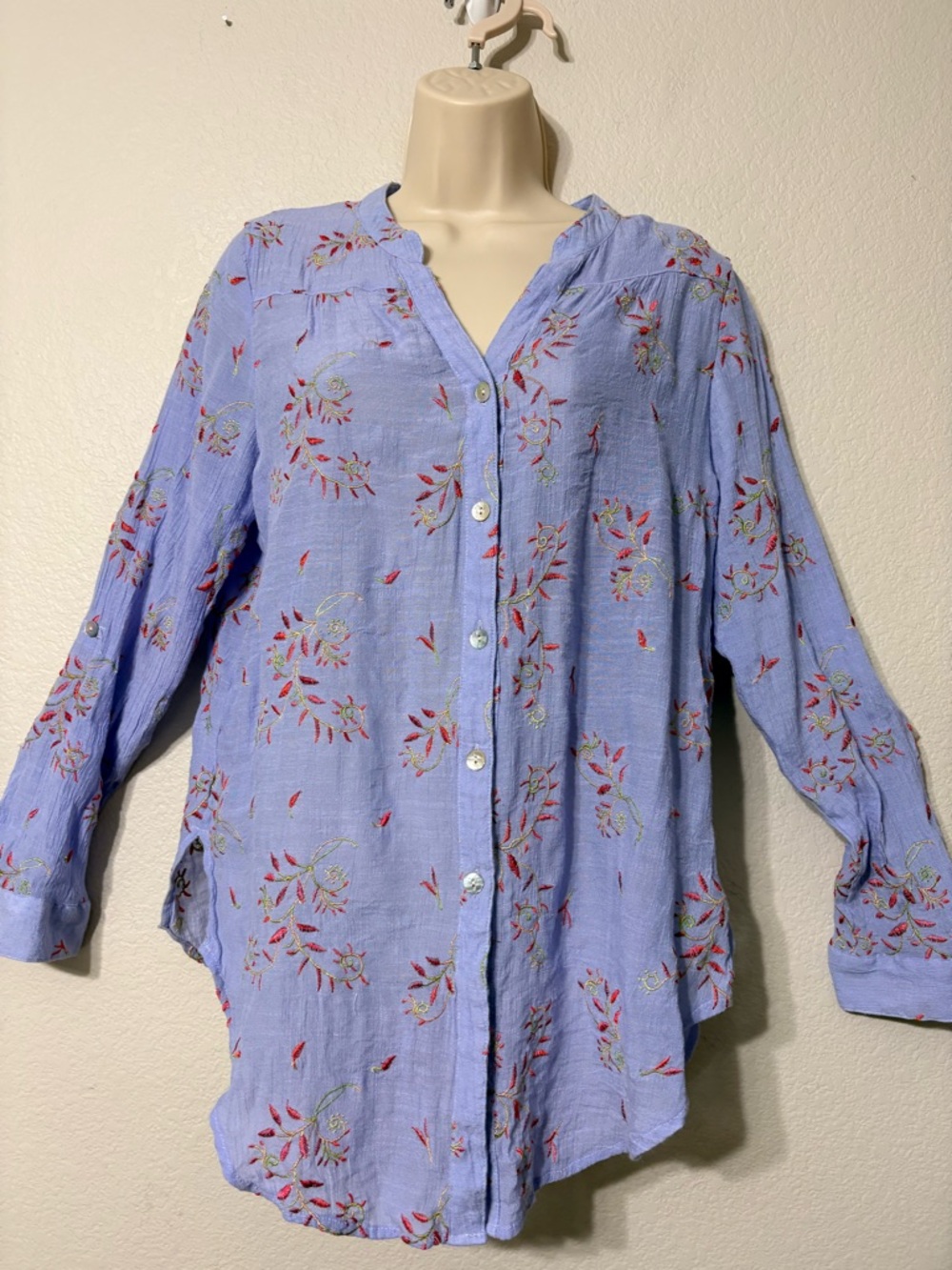 FIGUEROA & Flower Light Blue V neck Pink Leaf Embroidered Top Roll Tab Sleaves L
